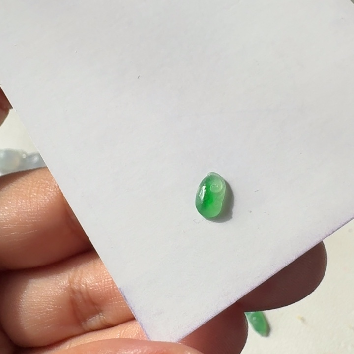 定制翡翠未镶嵌如意