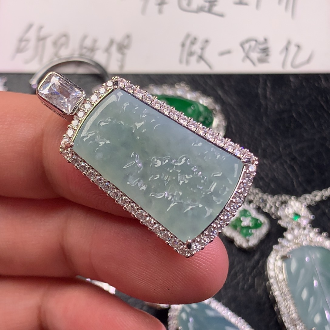 翡翠未镶嵌颈饰山水