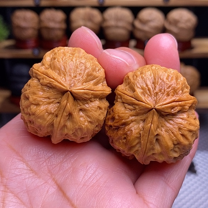 文玩核桃吊坠山奇三棱3