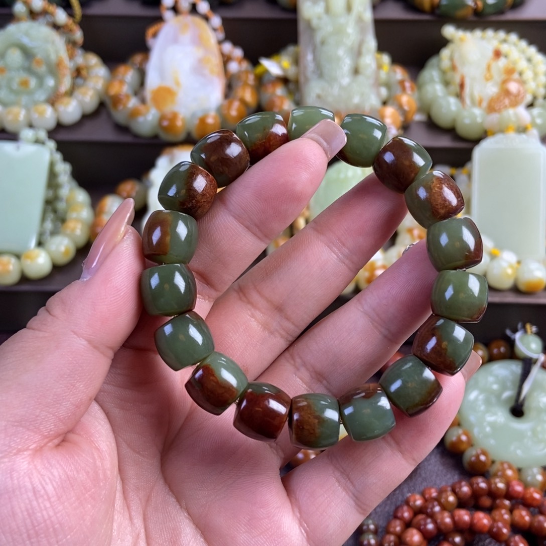 岁***声透闪石质玉未镶嵌手串