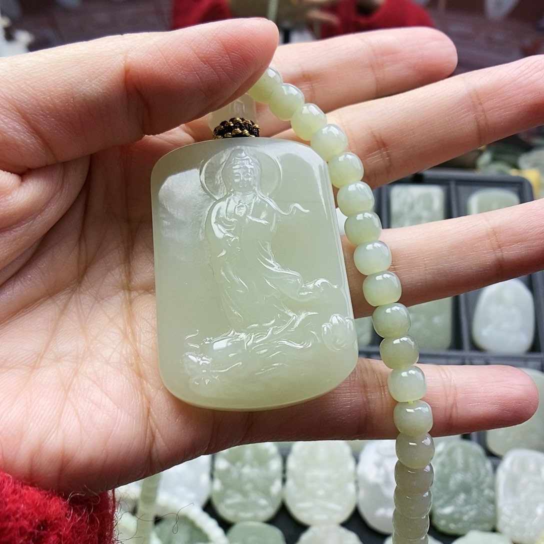 和田玉颈饰未镶嵌¿***事