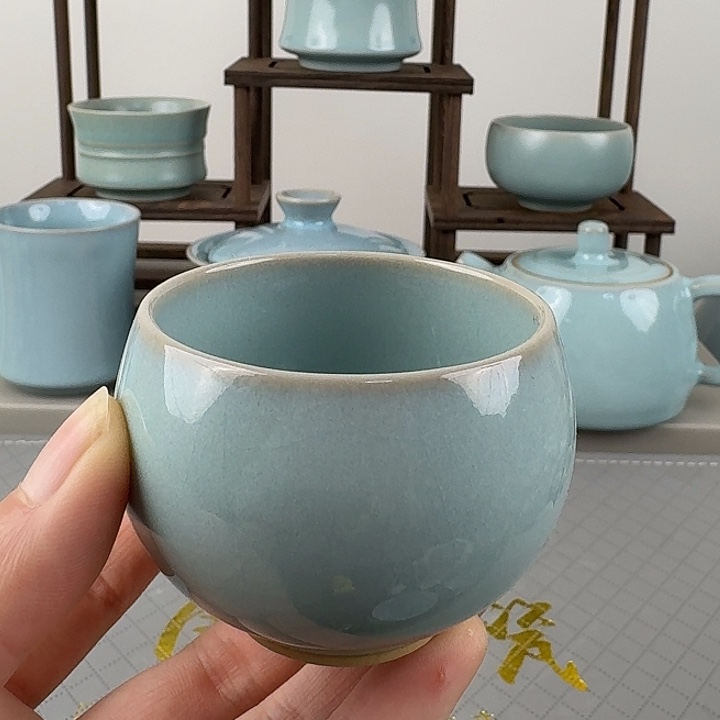 微瑕汝窑天青釉小龙旦杯
