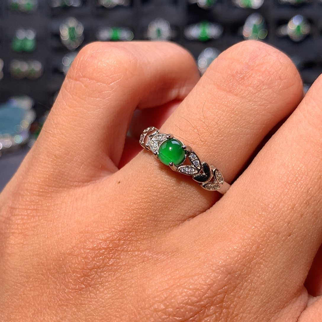 翡翠未镶嵌戒指戒指