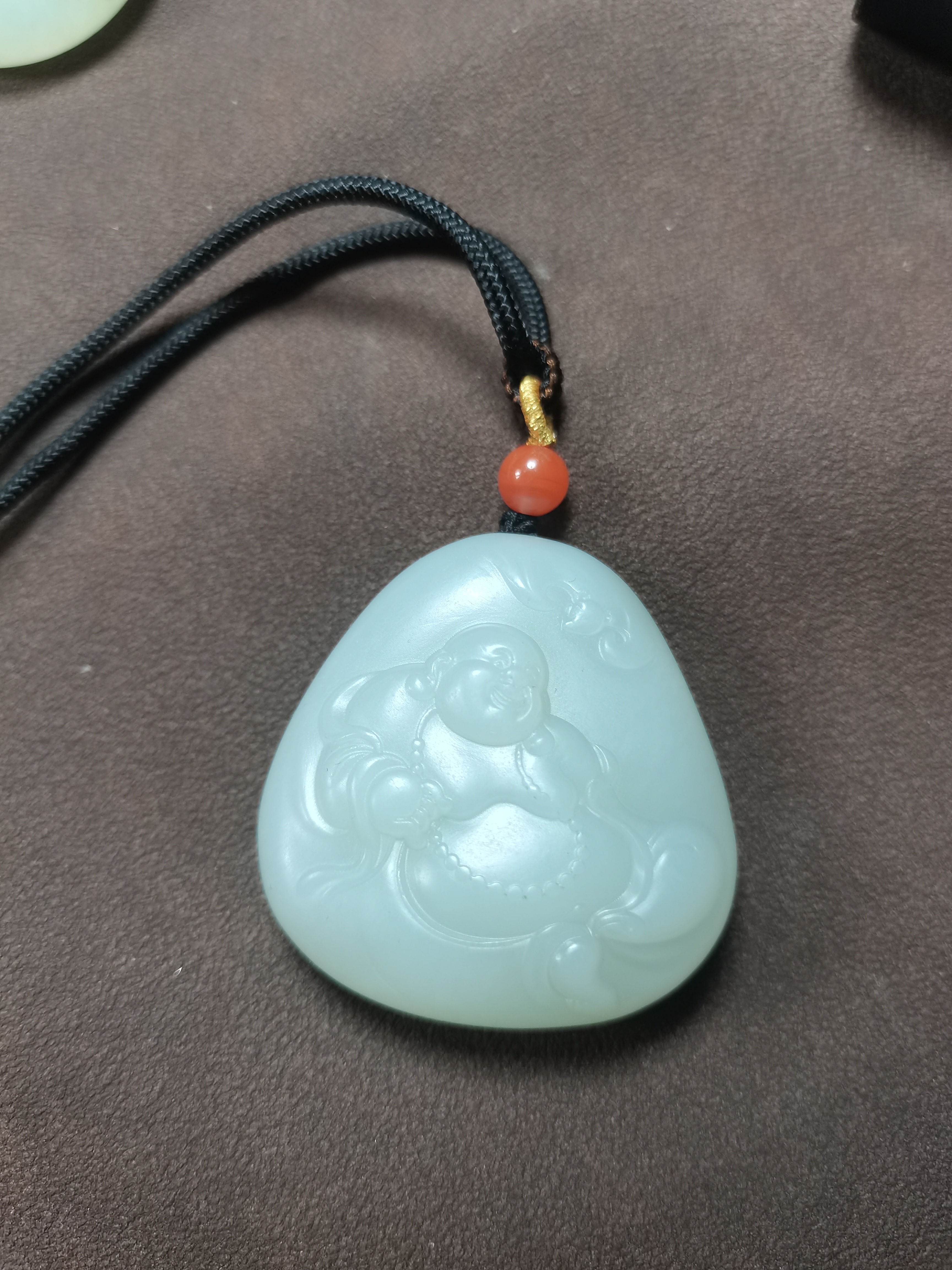 新疆和田玉吊坠。