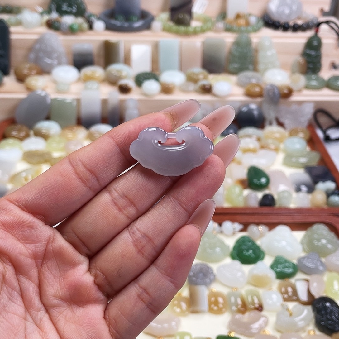 和田玉未镶嵌吊坠(赠链)