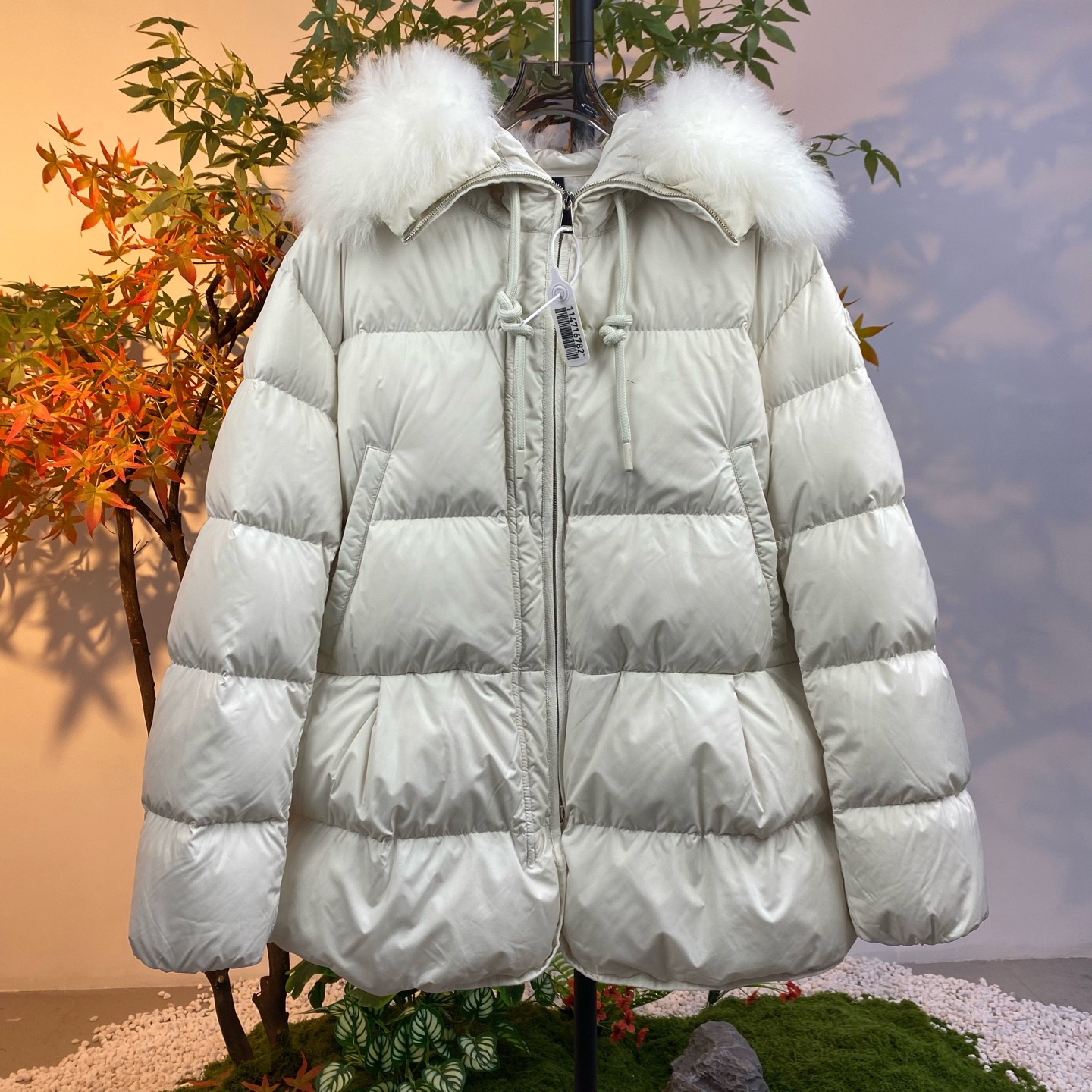 99新 MONCLER 251131/4码/刺绣袖标可拆卸毛领连帽羽绒服