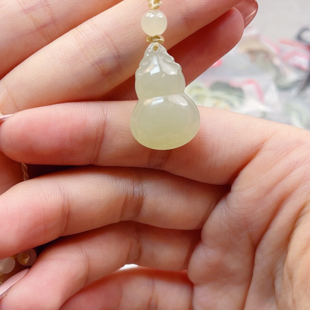 一****和田玉未镶嵌吊坠(赠链)