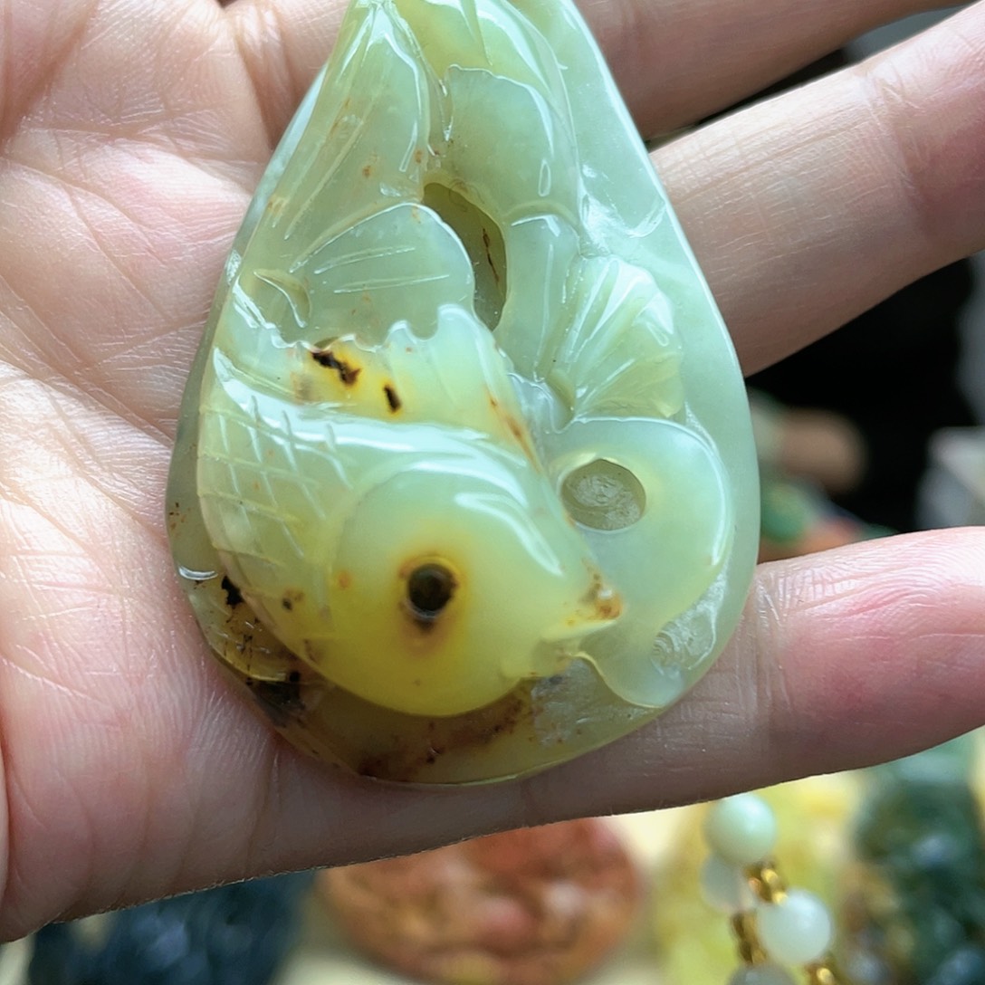 蛇纹石玉颈饰未镶嵌