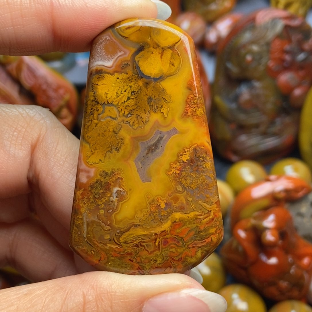 玛瑙/玉髓颈饰未镶嵌战国红