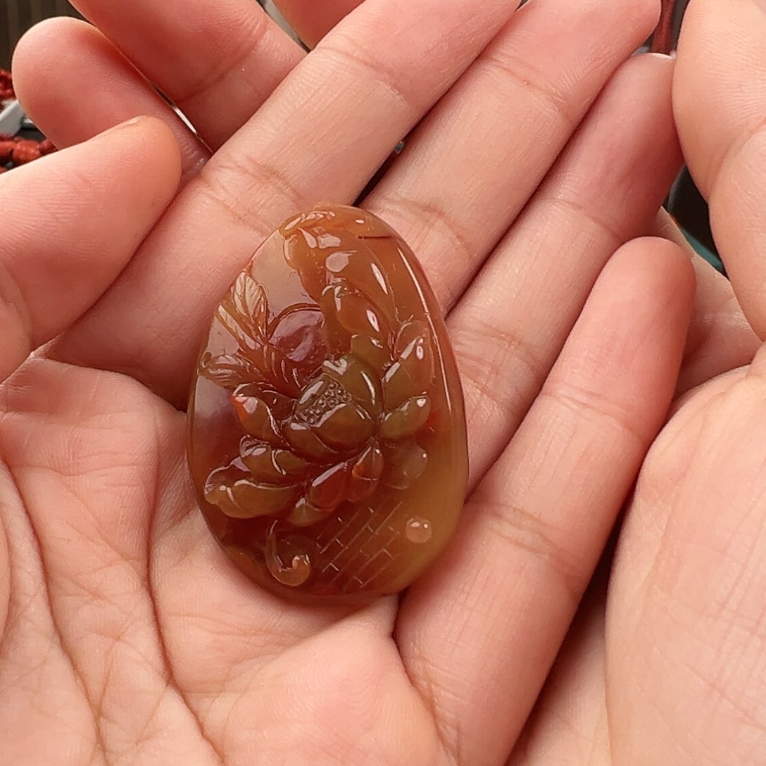 南红玛瑙吊坠未镶嵌