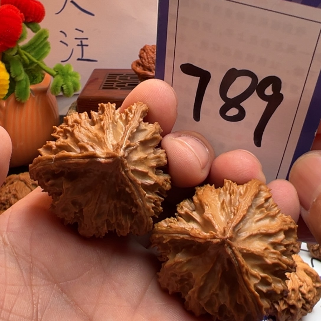 文玩核桃把件全品野生灯笼三棱奔41尺寸789号