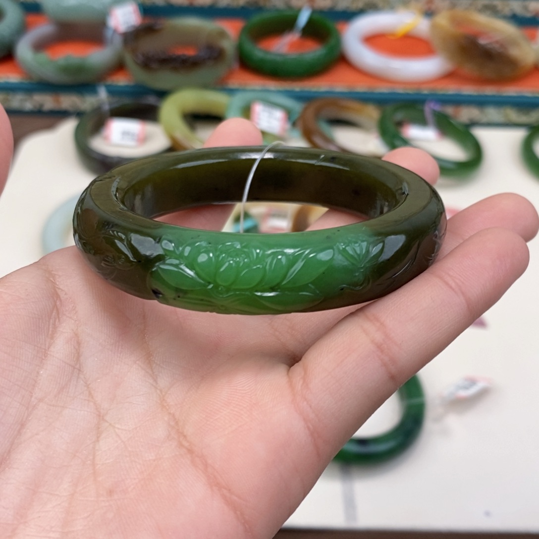 婉***儿和田玉未镶嵌手镯