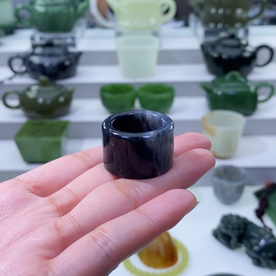 小***斌和田玉未镶嵌挂件扳指