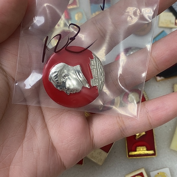山***河南湖船爷爷红色像章