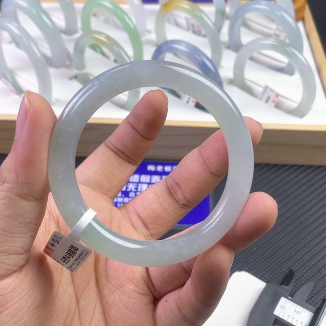 翡翠手镯未镶嵌天然缅甸a货翡翠手镯