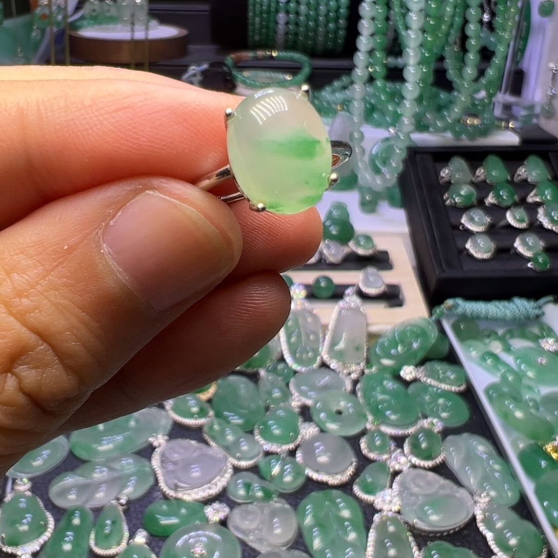 老***烧石英质玉（非洲翠）未镶嵌颈饰