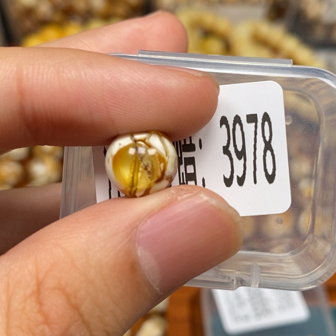 蜜蜡未镶嵌珠宝奇石3978