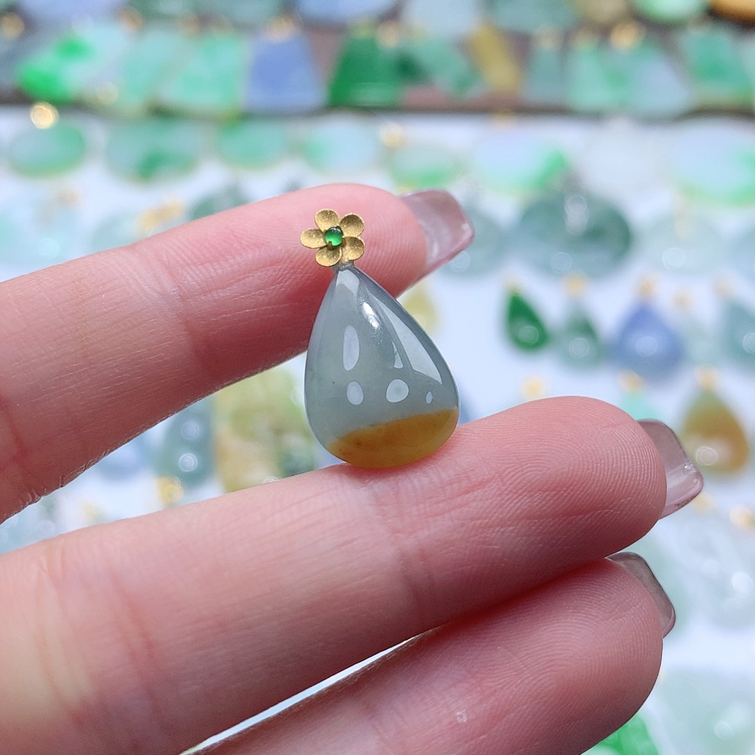 翡翠颈饰未镶嵌翡翠