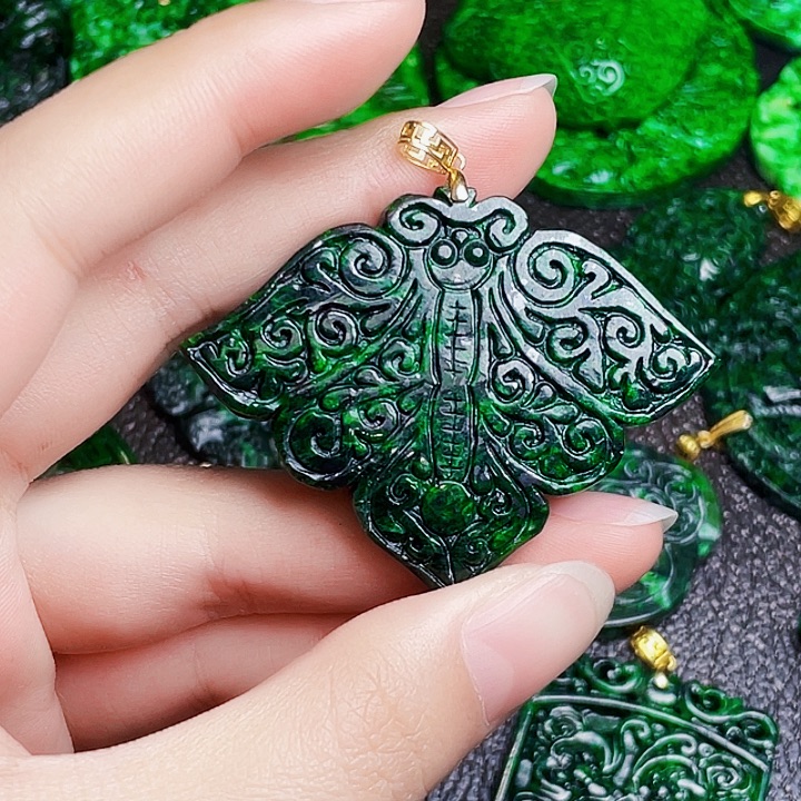 翡翠18K金镶嵌颈饰多样性