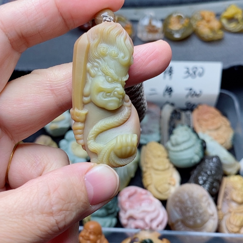 【闪购商品】定制石英质玉吊坠未镶嵌
