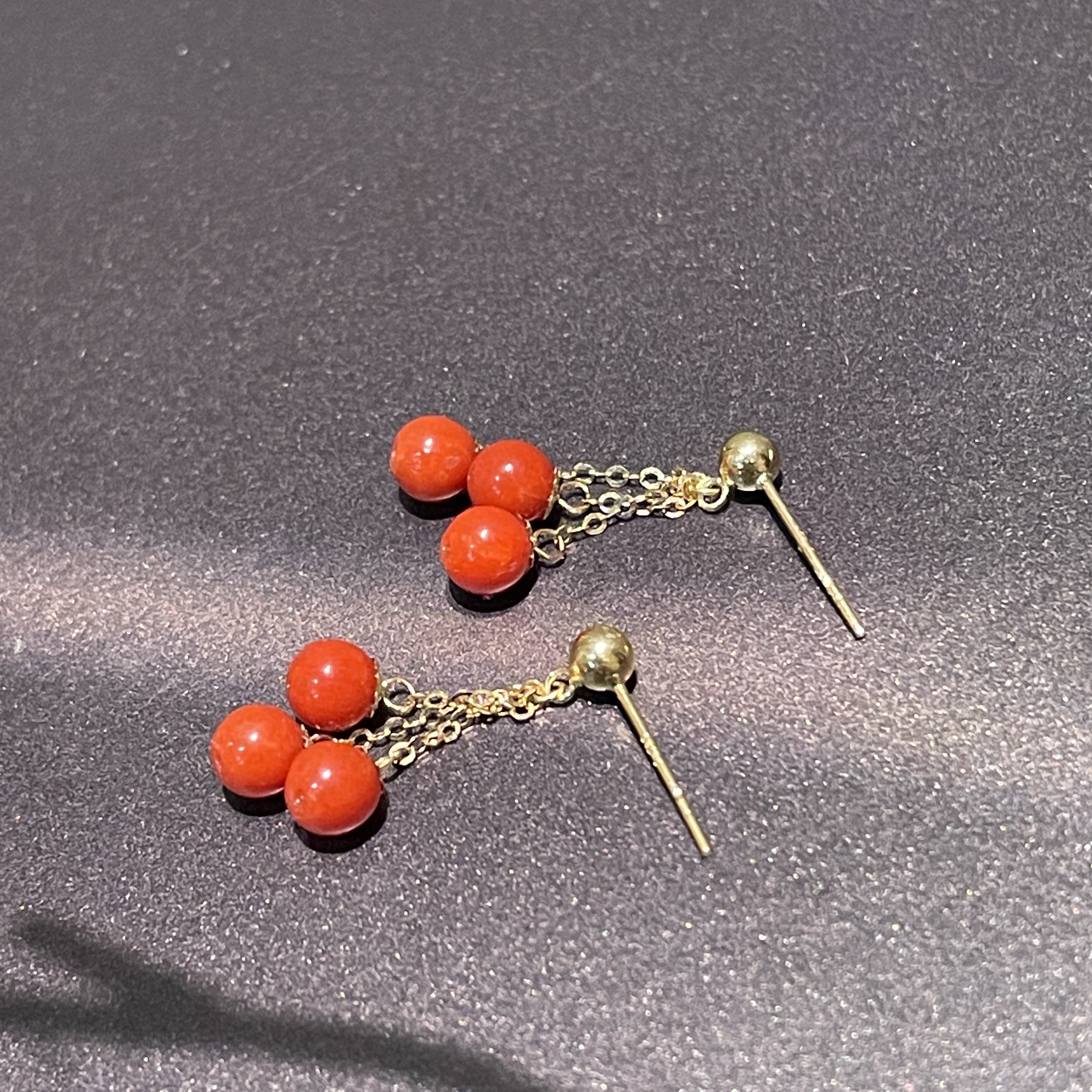 18k金珊瑚“樱桃”滴溜时尚百搭耳钉（约卡4mm+）
