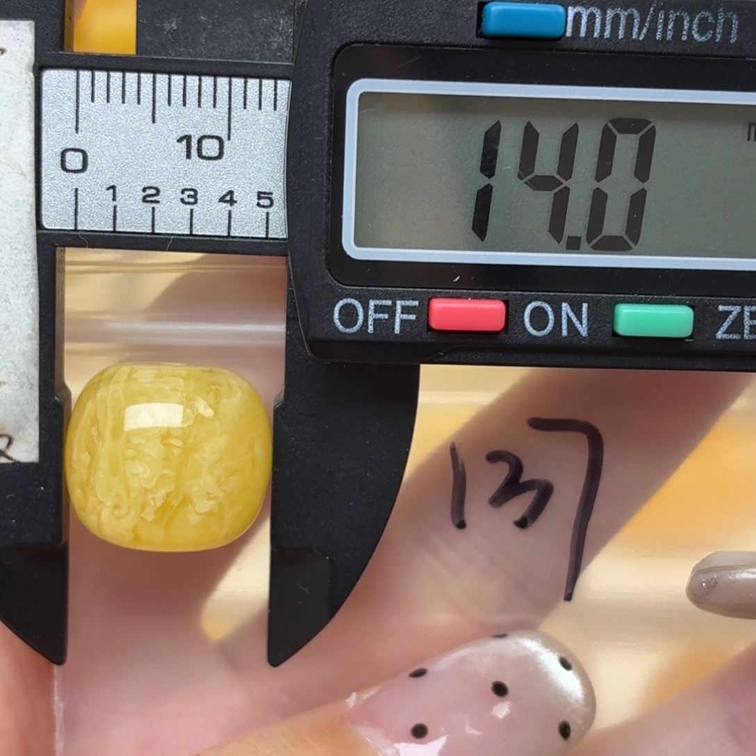 D***•蜜蜡未镶嵌裸石蜜蜡