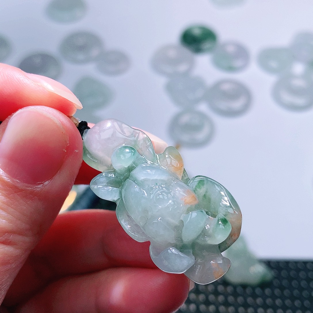 翡翠颈饰未镶嵌吊坠