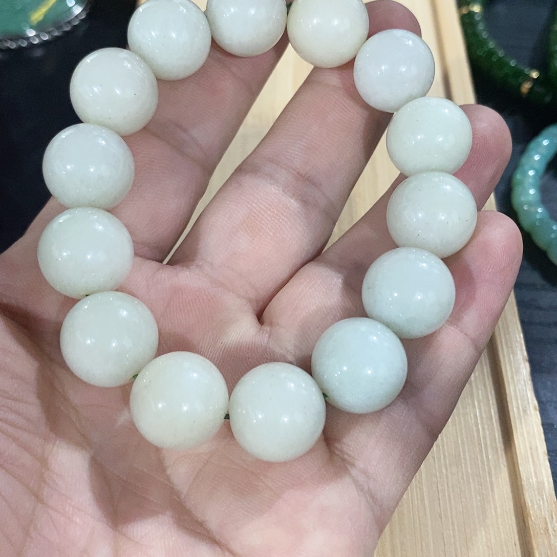 石英质玉（佘太翠）未镶嵌珠宝奇石卡14