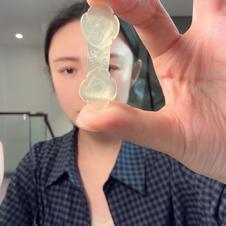 森***佑未镶嵌蛇纹石玉颈饰
