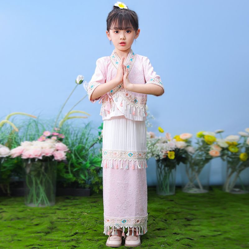 傣族服装女时尚新款民族风傣族舞台表演服女童时髦洋气两件套。