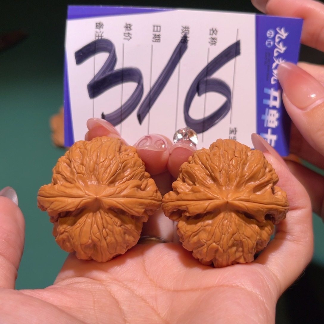 文玩核桃把件41a红锦鲤