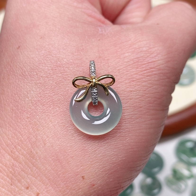 【闪购商品】翡翠吊坠(不含链)18K金镶嵌