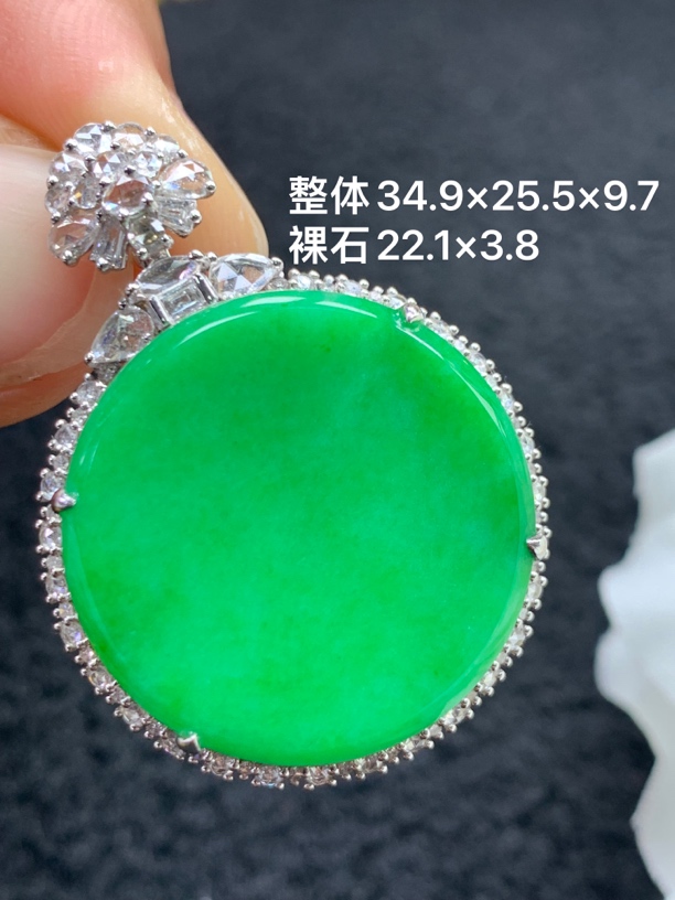 阳绿圆牌吊坠34.9-25.5-9.7/22.1-3.8