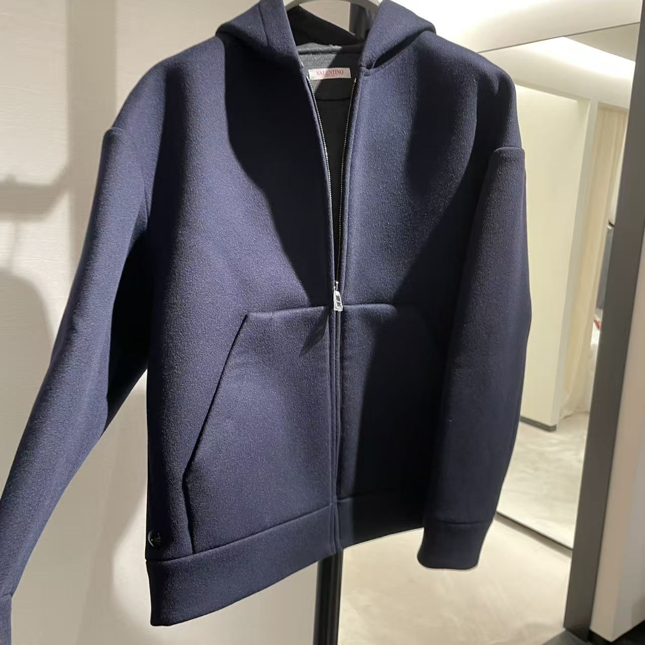 未使用 Valentino/华伦天奴 男款休闲百搭连帽卫衣外套男装