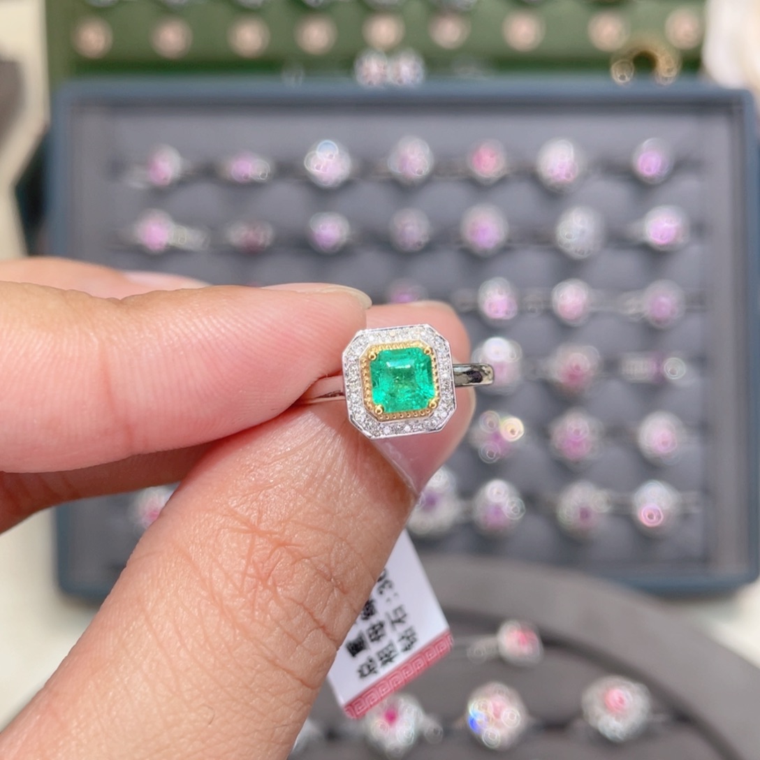 祖母绿戒指18K金镶嵌1ct 