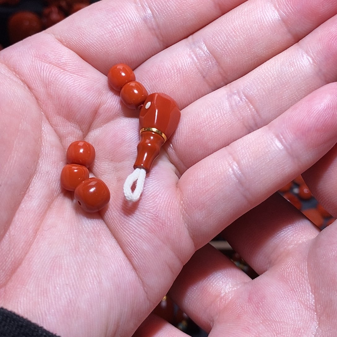 X***南红玛瑙未镶嵌三通一套五珠