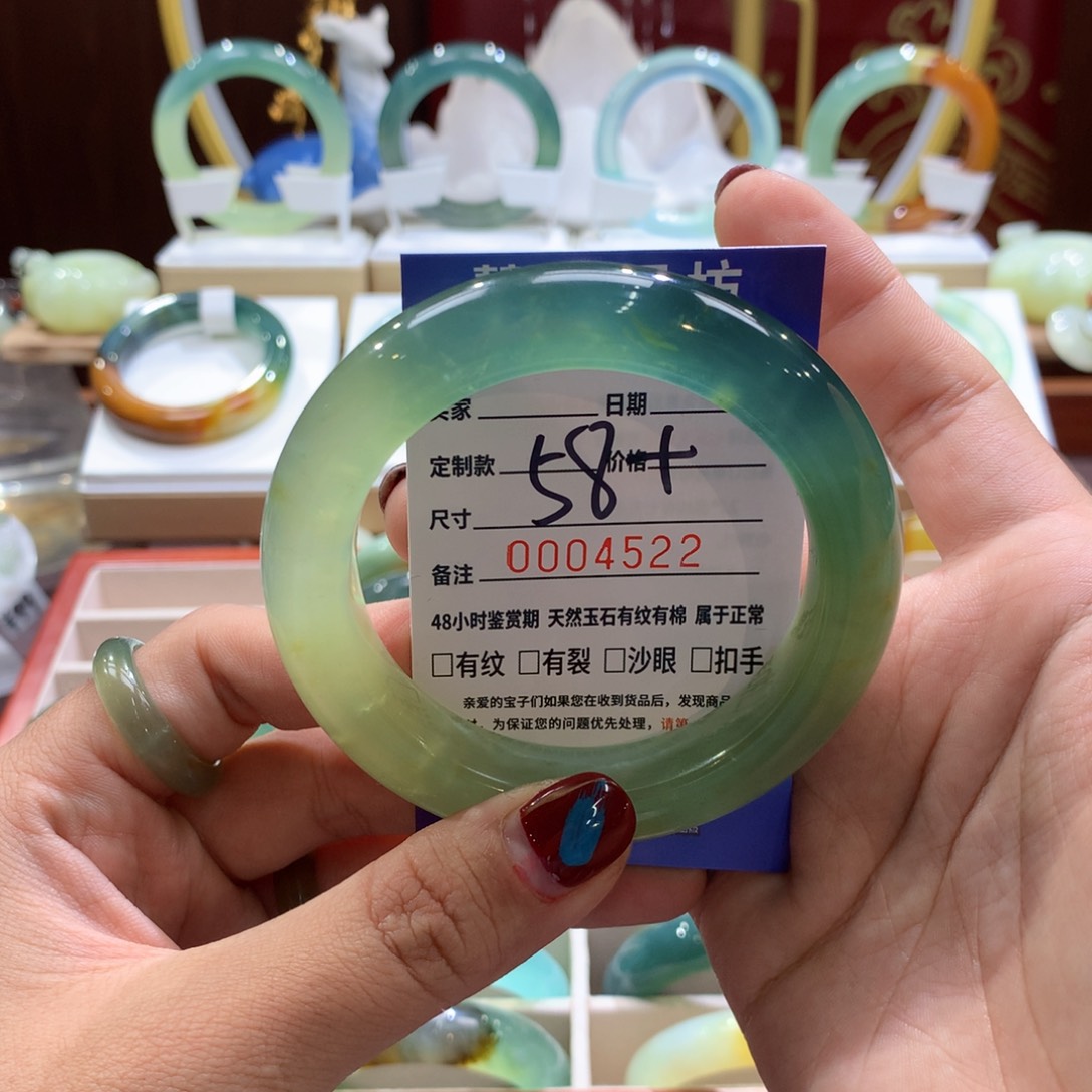 蛇纹石玉手镯未镶嵌小**姐