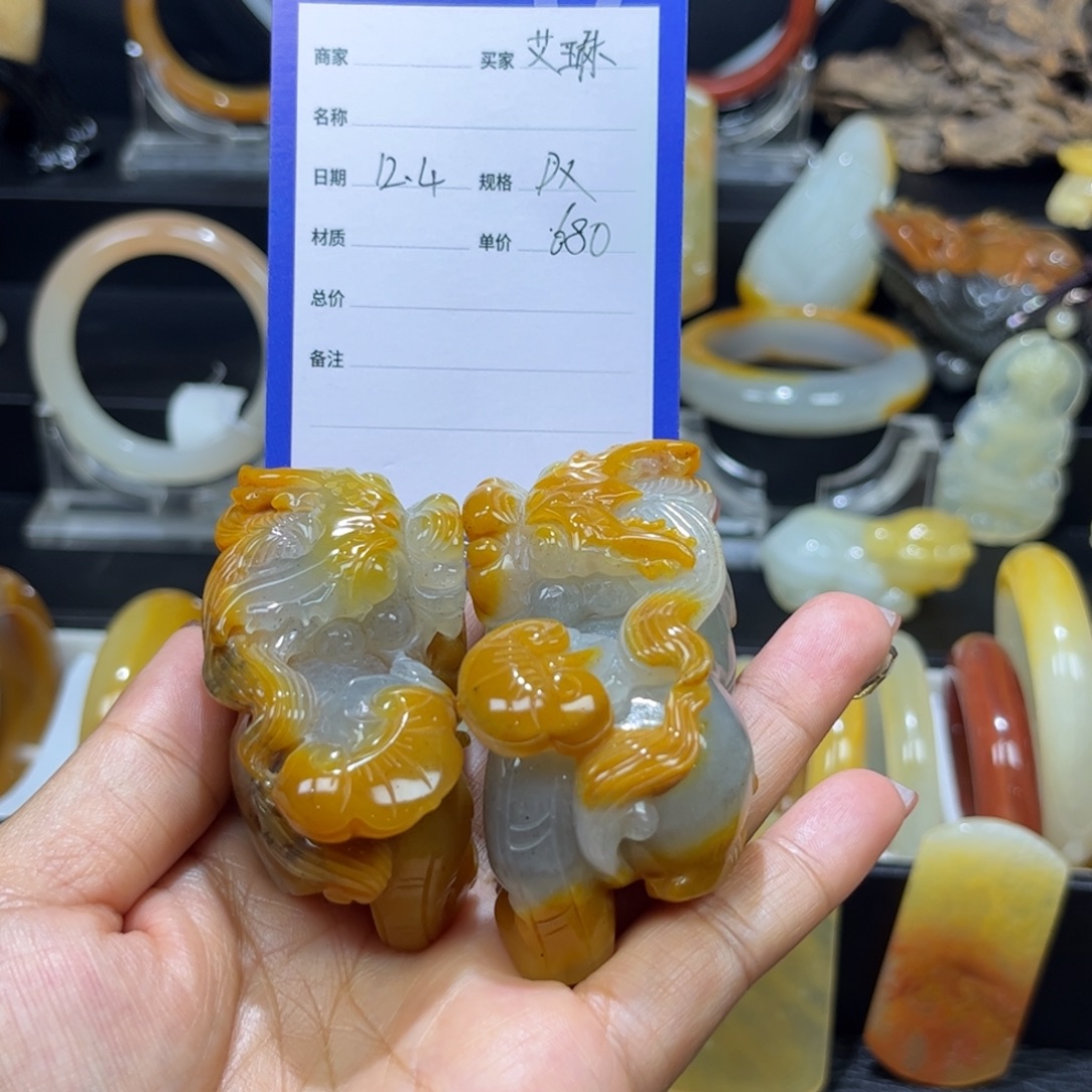 艾****石英质玉（黄龙玉）未镶嵌颈饰
