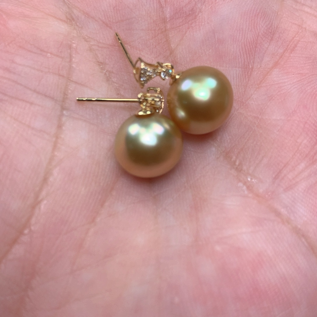 18K金镶嵌海水珍珠耳饰
