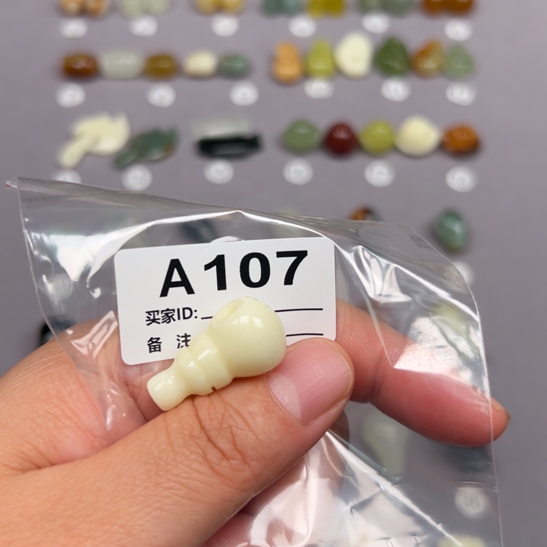 未镶嵌蛇纹石玉颈饰刘**↙
