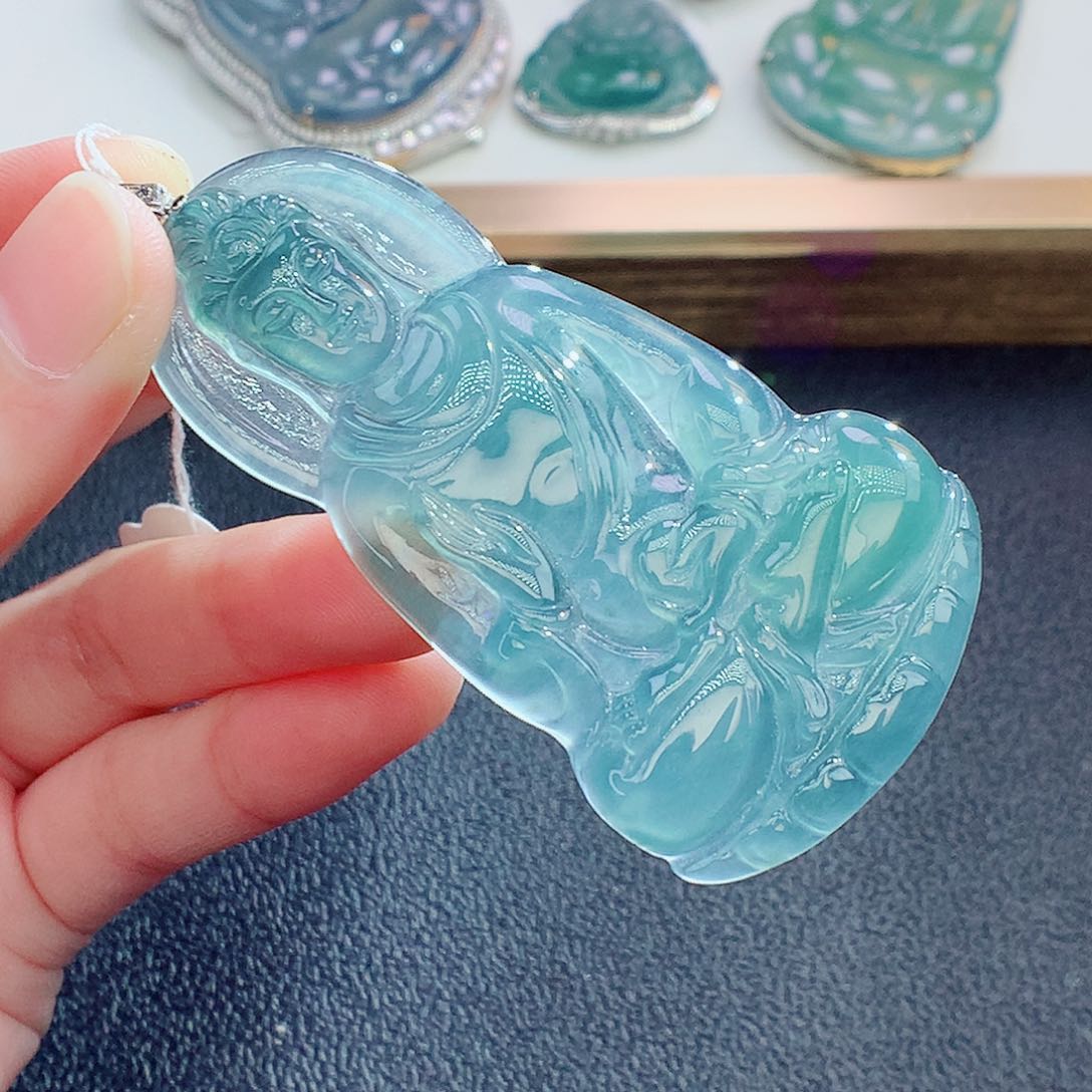 翡翠颈饰18K金镶嵌翡翠