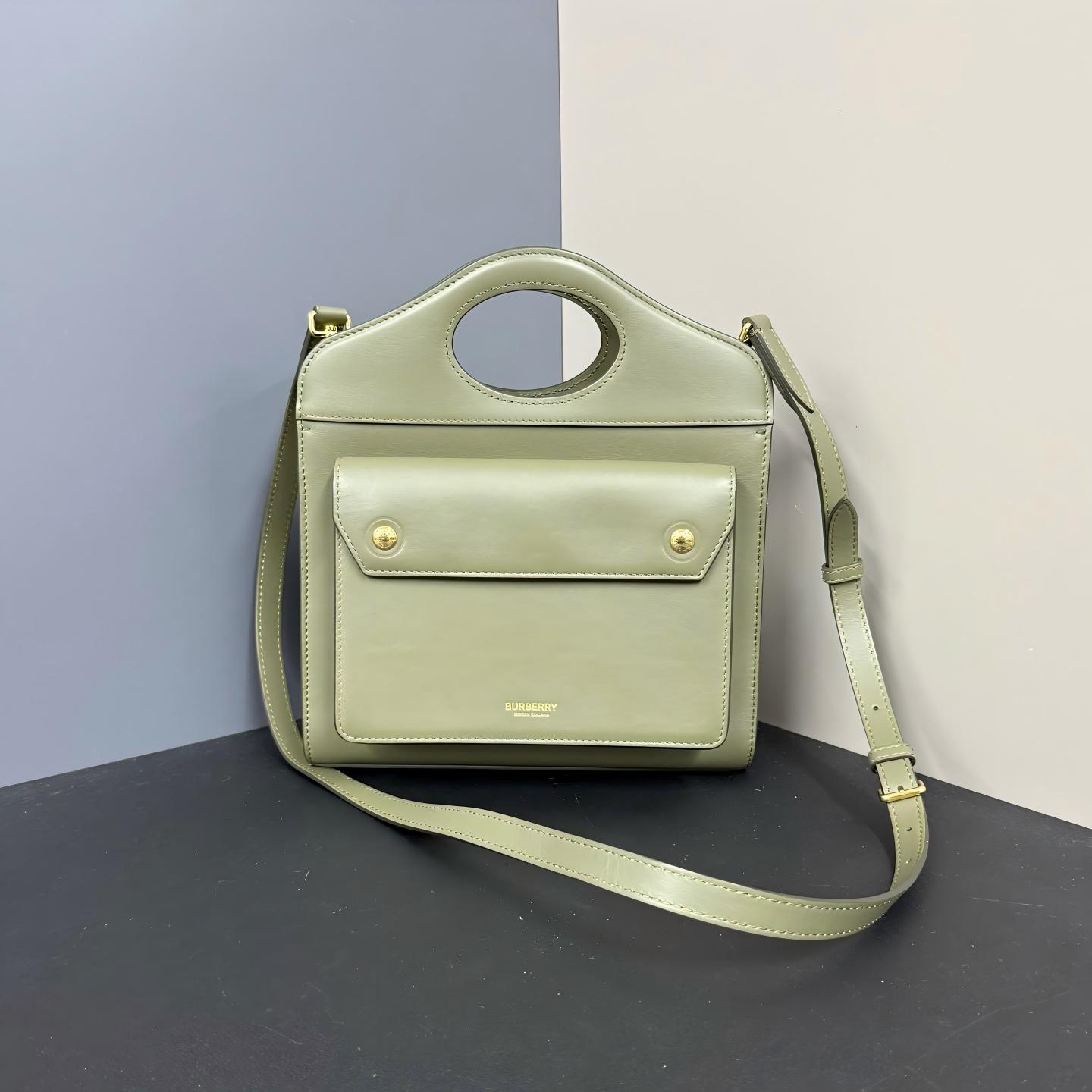 99新 BURBERRY/博柏利 /夏vv1202/斜挎包/13948594