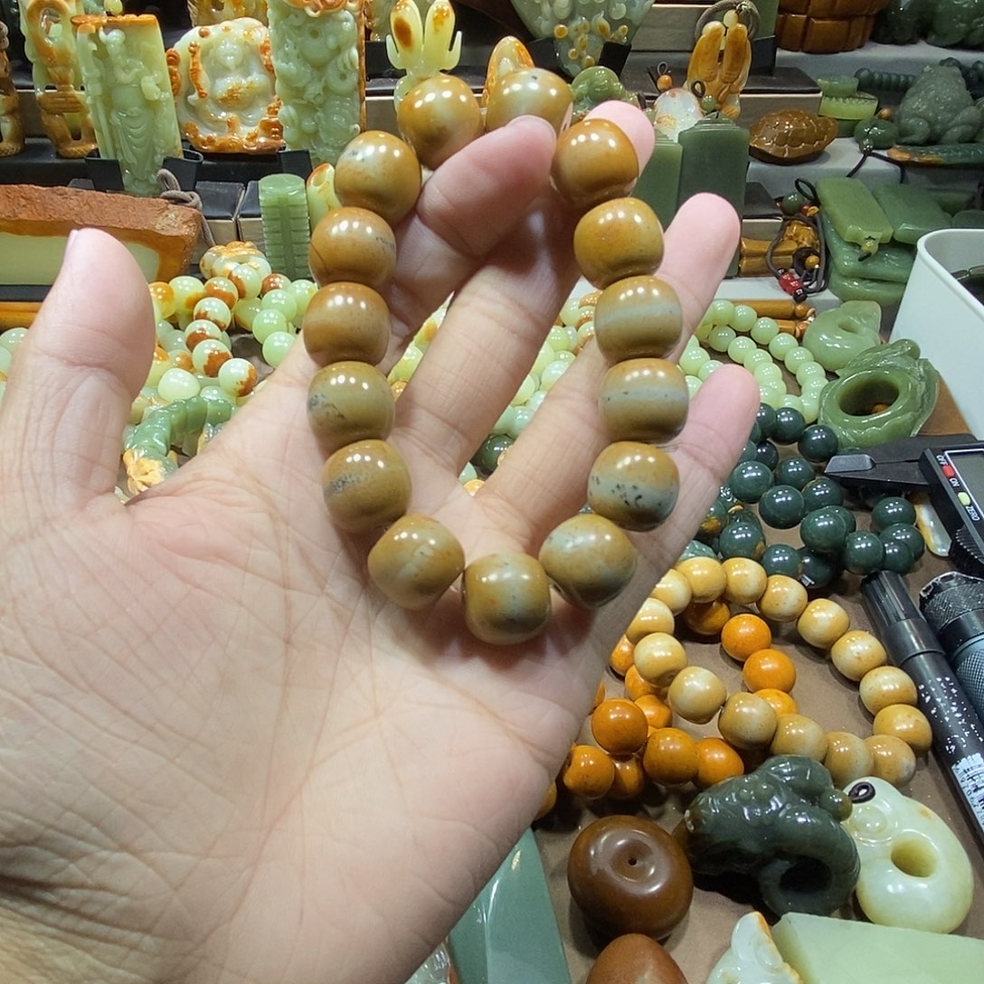 透闪石质玉未镶嵌手串3