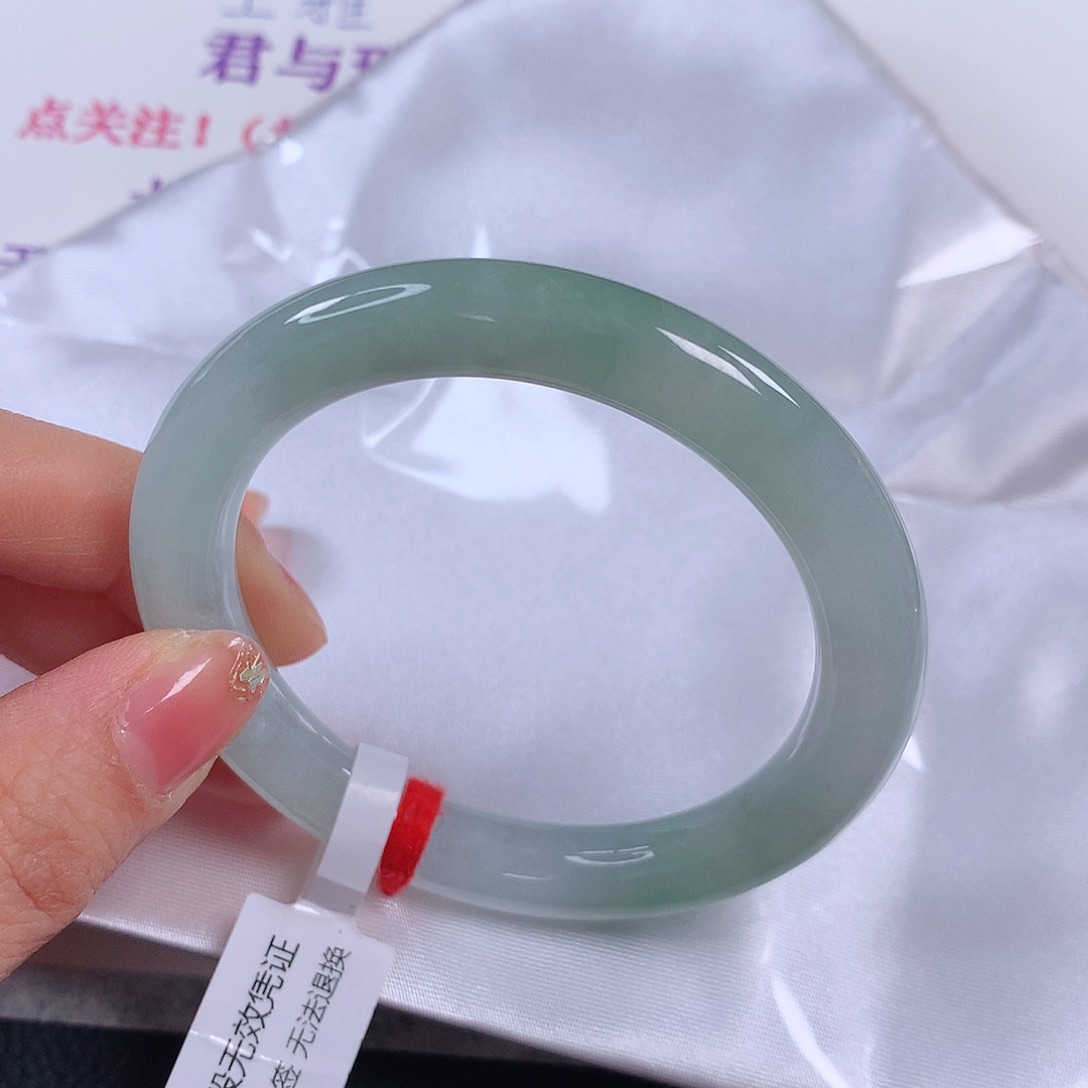 翡翠手镯未镶嵌 圆条