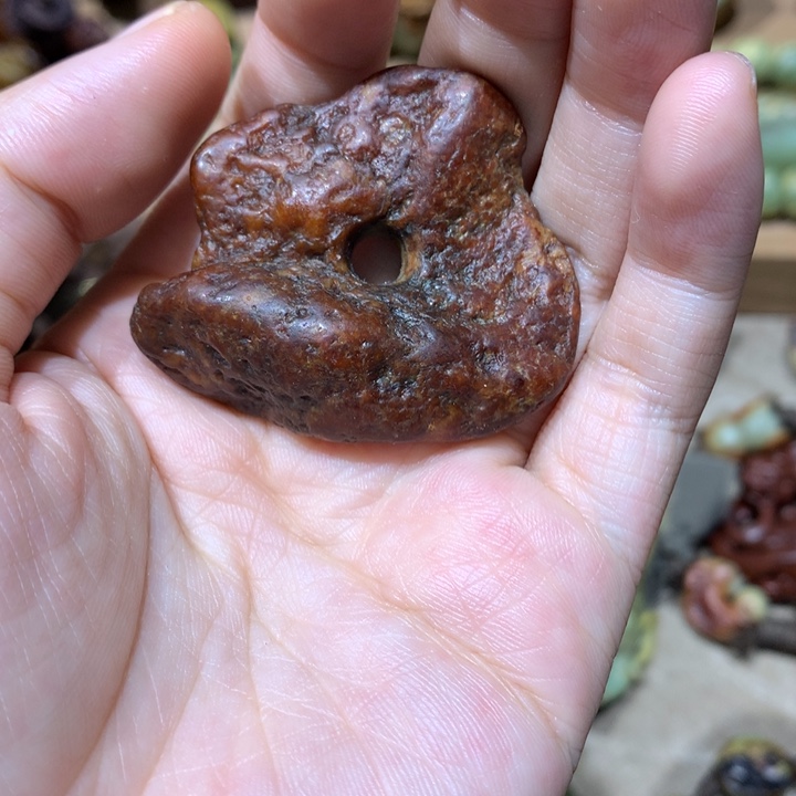 未镶嵌岫岩河磨玉（透闪石质玉）挂件