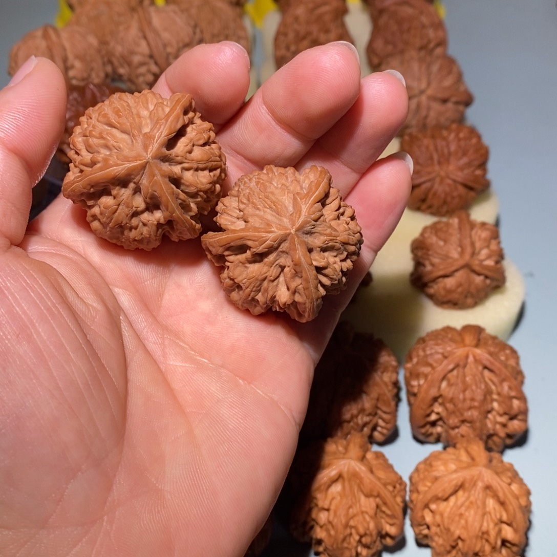 文玩核桃把件一**。37三楞