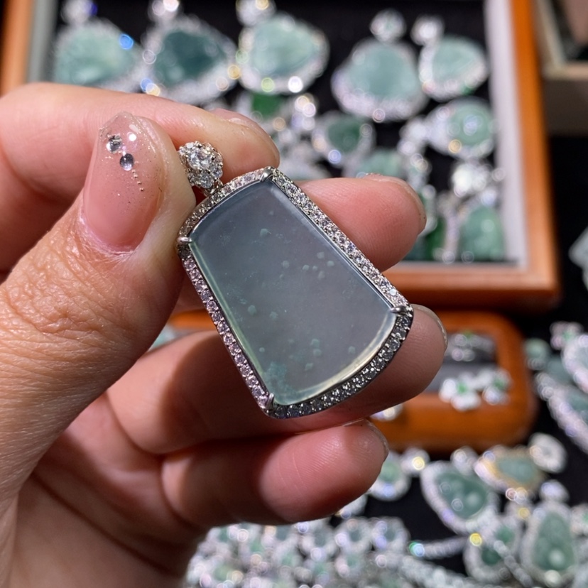 【闪购商品】翡翠颈饰未镶嵌天然