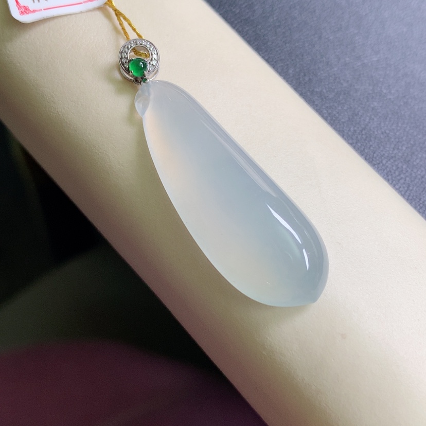 【闪购商品】翡翠颈饰18K金镶嵌福瓜