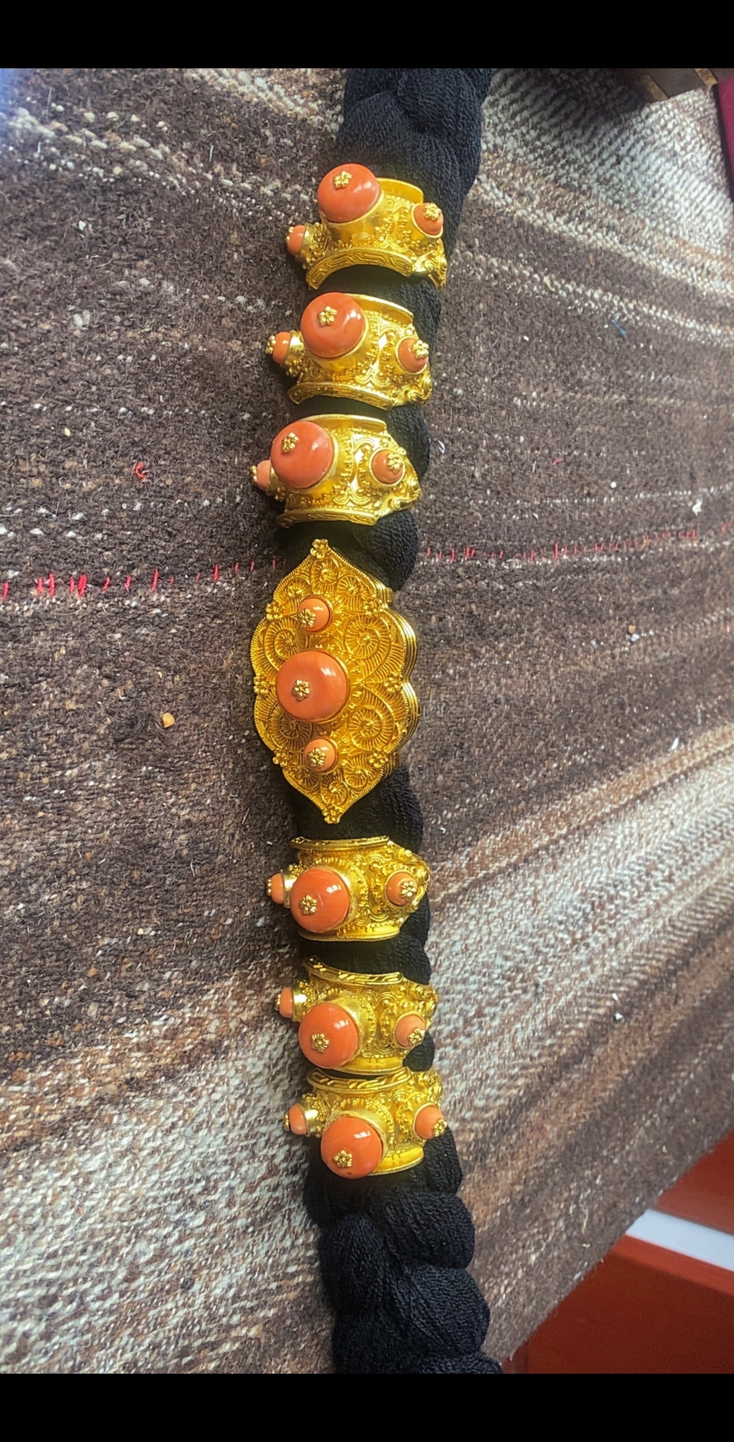 嘉绒头帕搭配，7个一套仿真珊瑚，不是塑料珠里外固定不易脱落