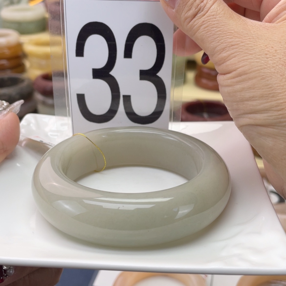 【闪购商品】石英质玉手镯未镶嵌